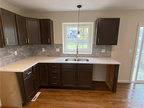 2nd image of 7219 Rymeg St