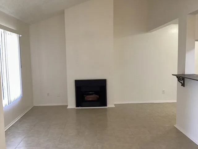 2 bed, 2.0 bath, 1000 sqft, $2,300 — Photo 2