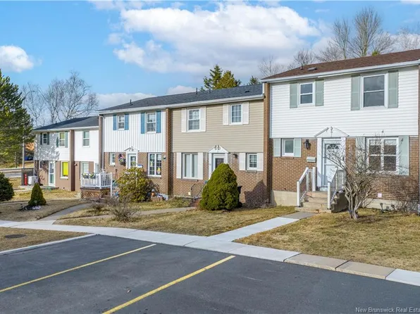 68 Candlewood Ln, Saint John, NB E2K 1Z4