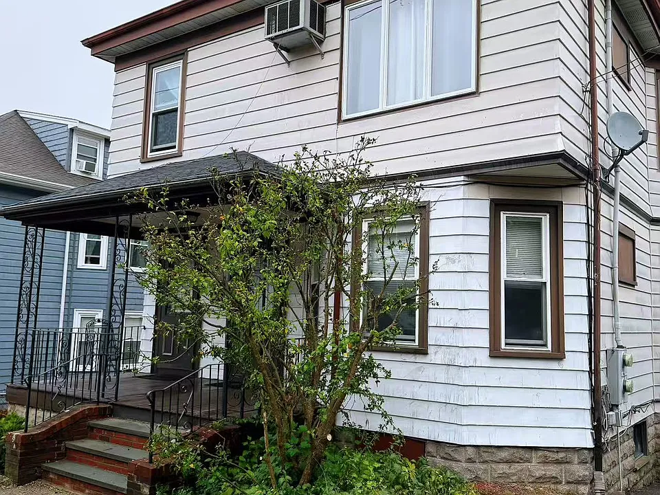 44 Jeanette Ave #1