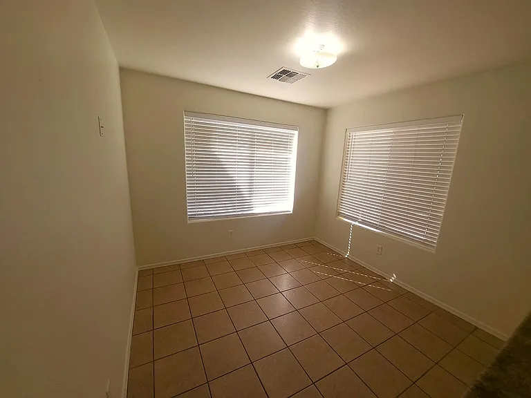 2634 E Paradise Ln — Photo 8