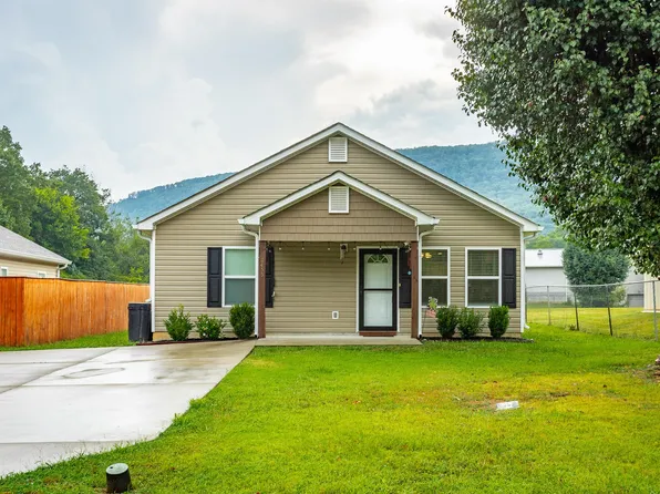 8455 Parkway Dr, Soddy Daisy, TN 37379