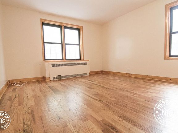 5th image of 100 E 21st St APT 402