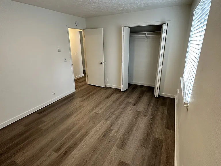 1119 W 11th Ave — Photo 7