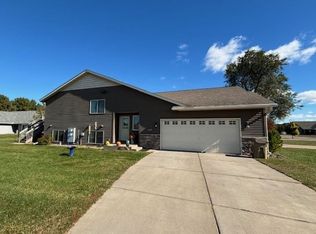1022 W Shorewood Dr, Eau Claire, WI 54703