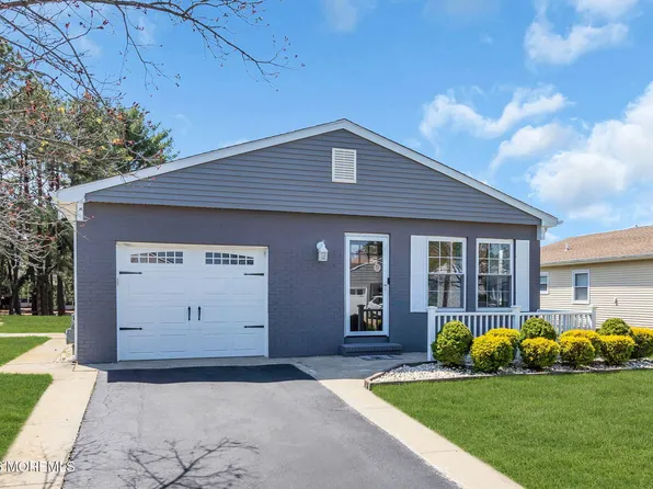 30 Pine Valley Drive, Toms River, NJ 08757