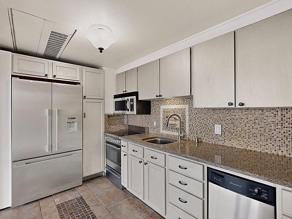 3rd image of 1331 Park Ave SW Unit 204