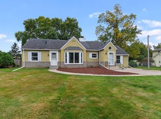 2702 Stillwater Rd E, Maplewood, MN 55119