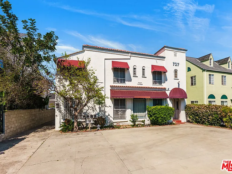 727 Crenshaw Blvd — Photo 1