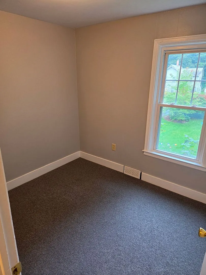 228-230 Shelburne Road — Photo 3