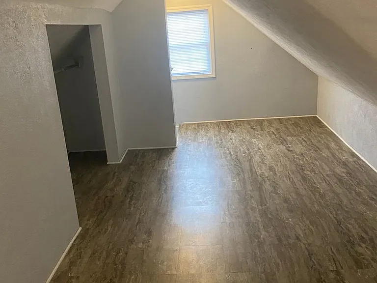 421 S Lake St — Photo 9