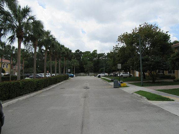 Exterior Neighborhood (street photo)