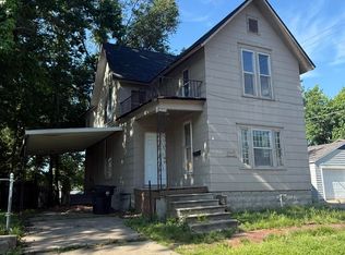 911 SW 3rd St, Topeka, KS 66606