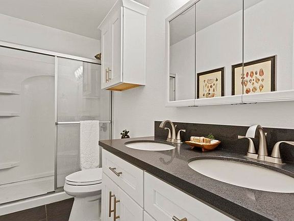 4th image of 615 Vine St #31A