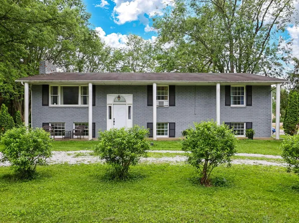 6573 Canyon Rd SE, Hebron, OH 43025