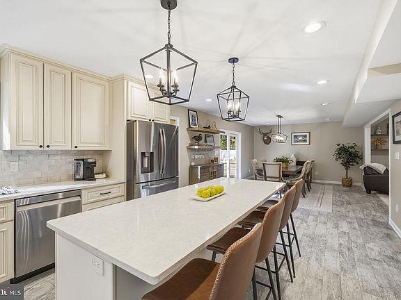 4th image of 1410 Bennett Point Rd