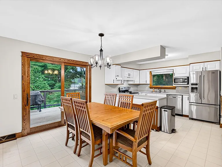 18 Cathy Ct — Photo 11