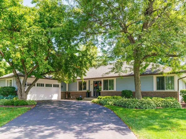 1445 Lexington Rd, Libertyville, IL 60048