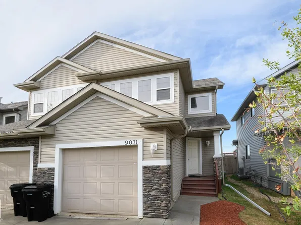 9071 Scott Cres NW, Edmonton, AB T6R 0E7