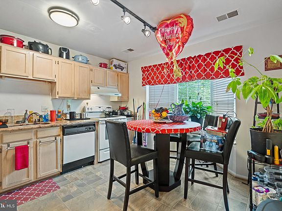 5th image of 9691 Eaton Woods Pl