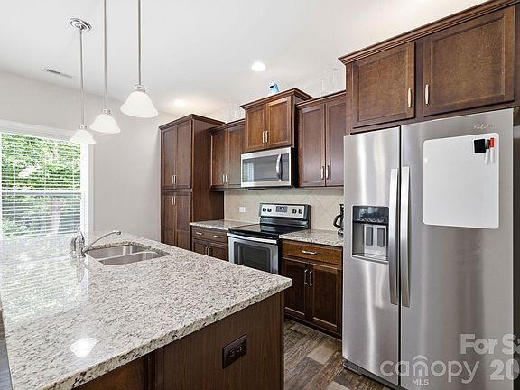 3rd image of 2628 Courtland Dr