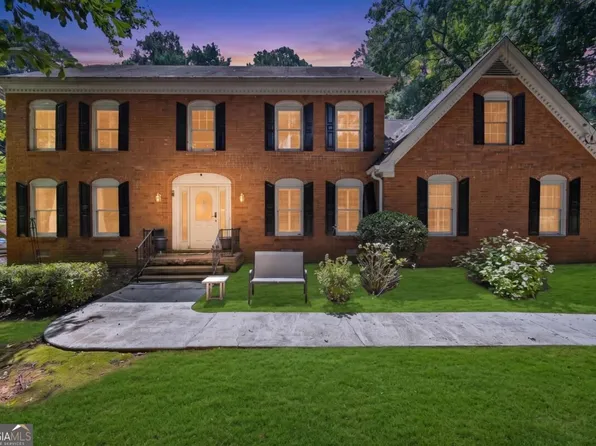 85 Shadow Lake Dr SW, Lilburn, GA 30047