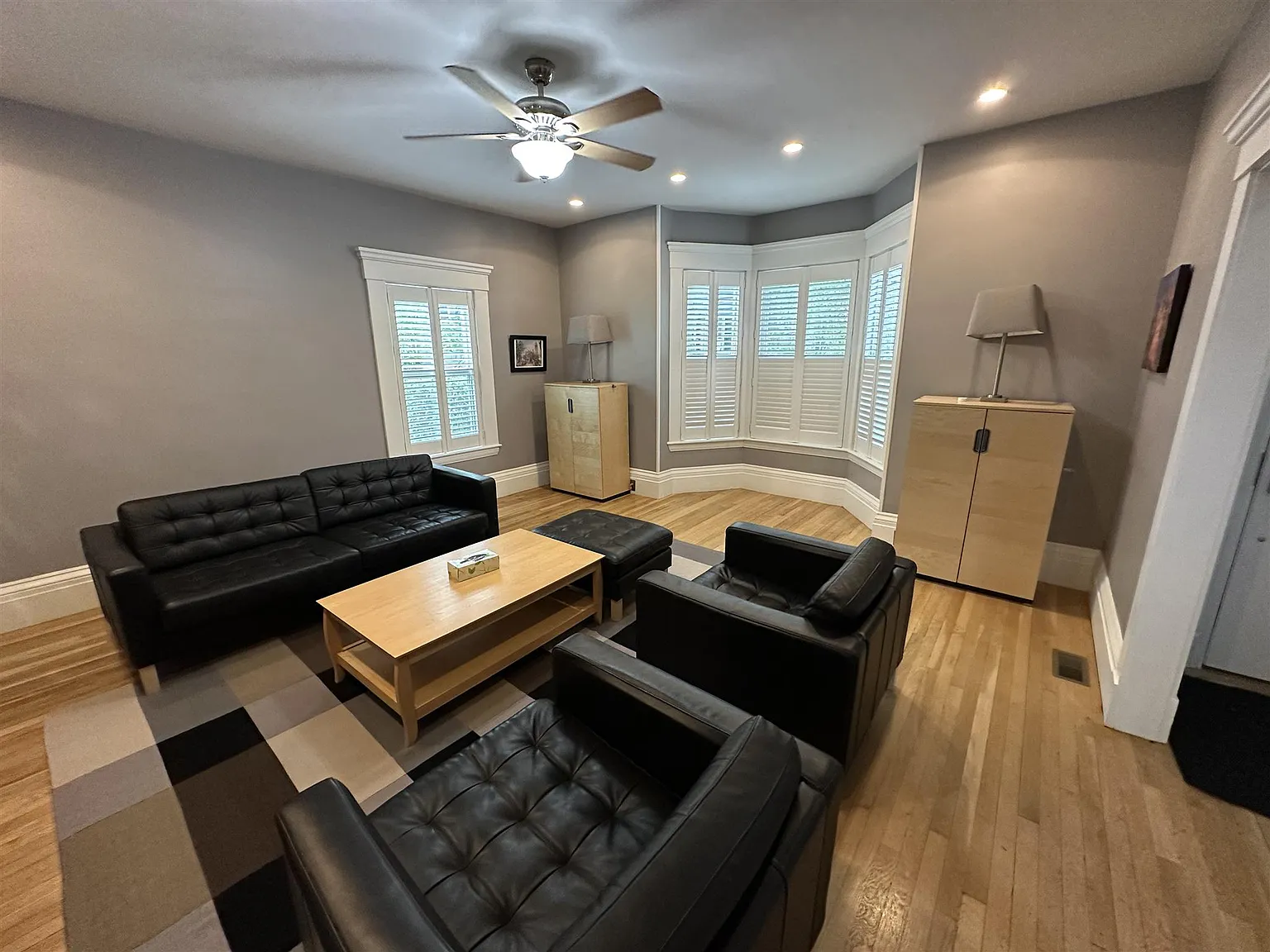 3 bed, 1.5 bath, 1600 sqft, $5,800 — Photo 2