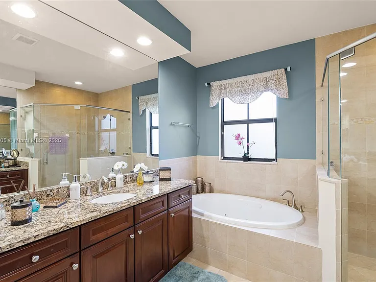 8825 NW 100th Pl — Photo 27