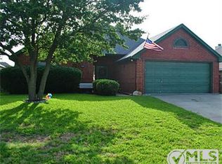 1006 Shelly Dr, Cleburne, TX 76031