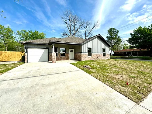 3415 Henderson St Photo 1