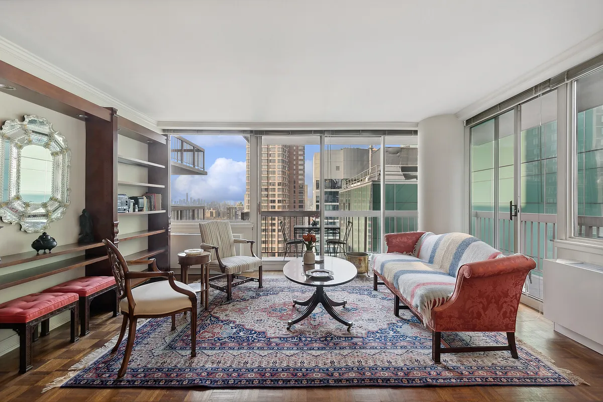 235 East 40th St Unit 37C  