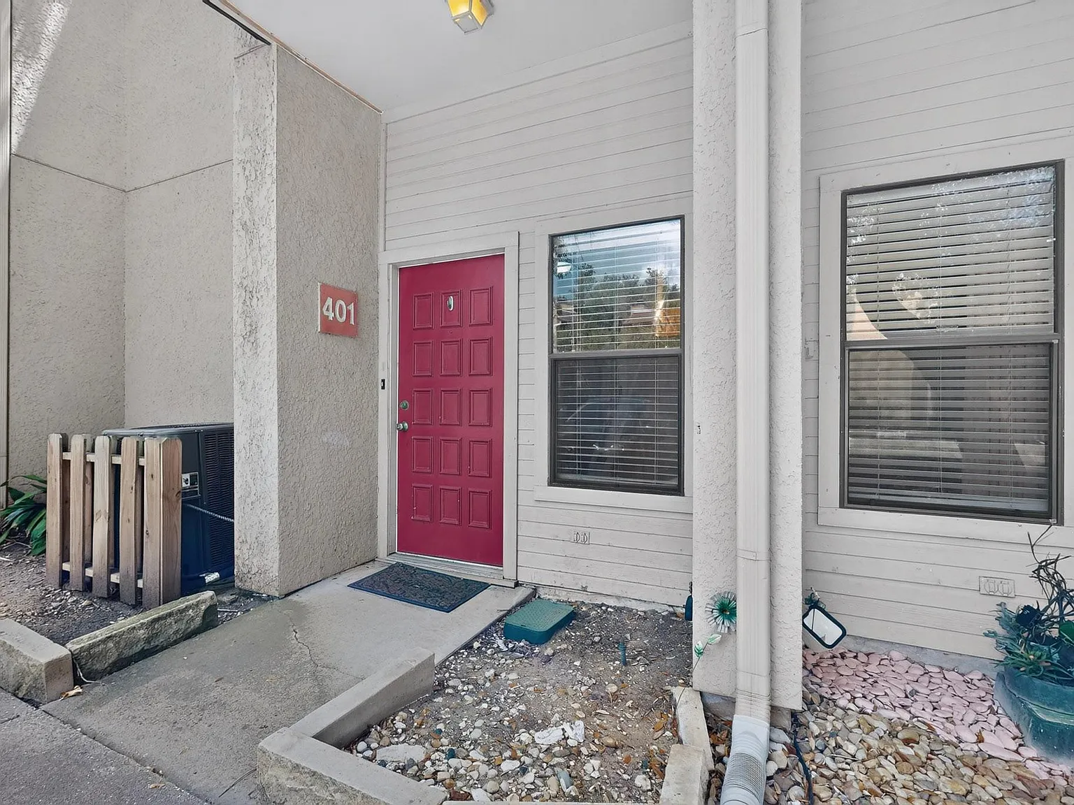 2 bed, 1.5 bath, 1047 sqft, $1,250 — Photo 2