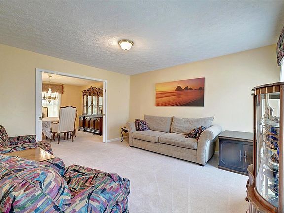 4th image of 3111 E Saint James Ct