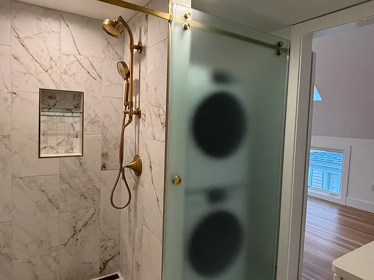 Bathroom with washer/dryer