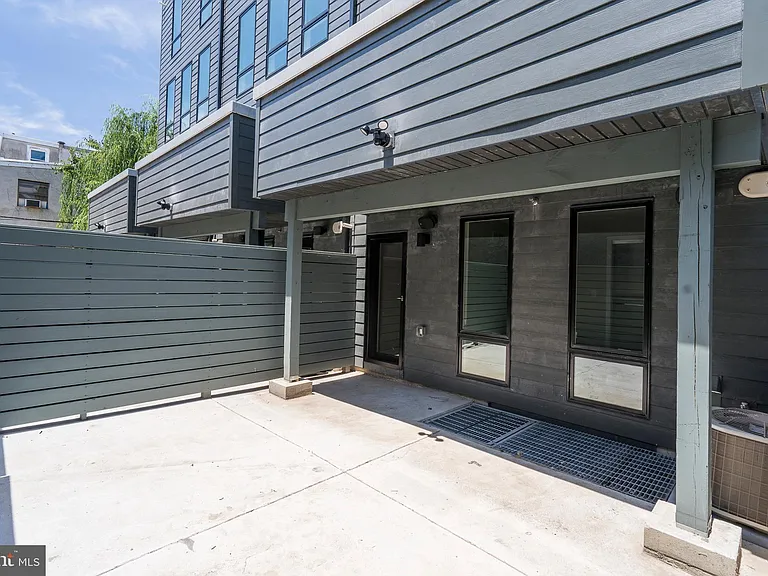 1434 Clymer St #1 — Photo 20
