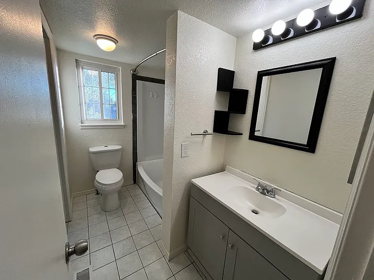 12504 Forest St — Photo 12