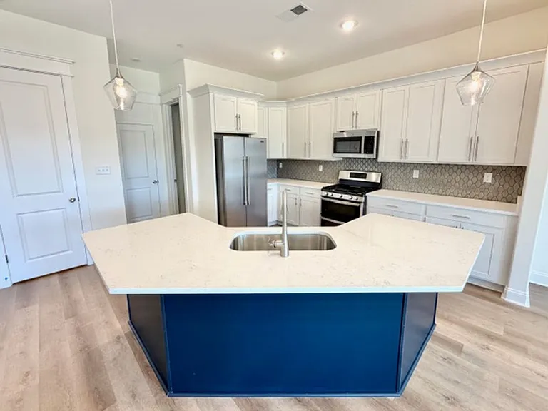 4871 Chatelet Dr — Photo 15