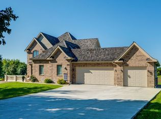 8301 Heather Rdg, Spring Grove, IL 60081