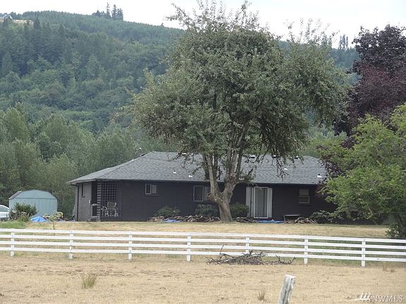 3rd image of 2542 Larsen Ln SW