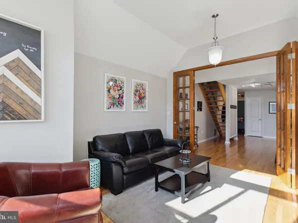 1928 Spring Garden St #3, Philadelphia, PA 19130