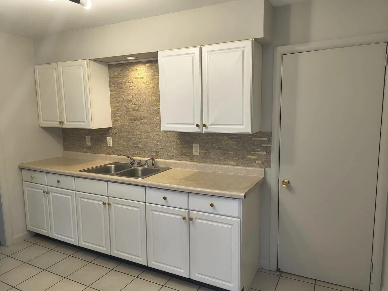 16872 Shea Ave — Photo 4