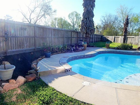 5th image of 1860 Redwood Ln