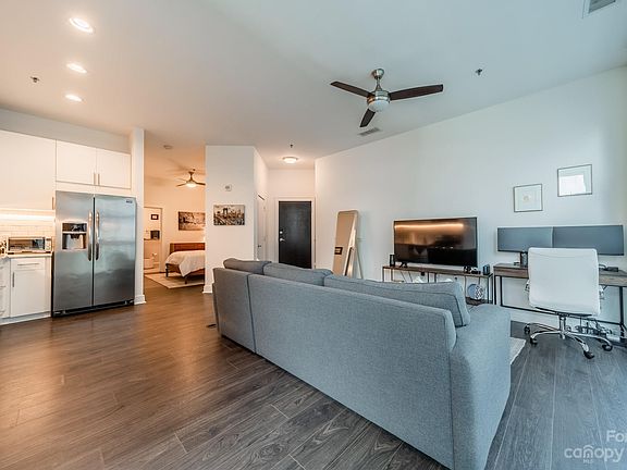 4th image of 333 W Trade St Ste 500