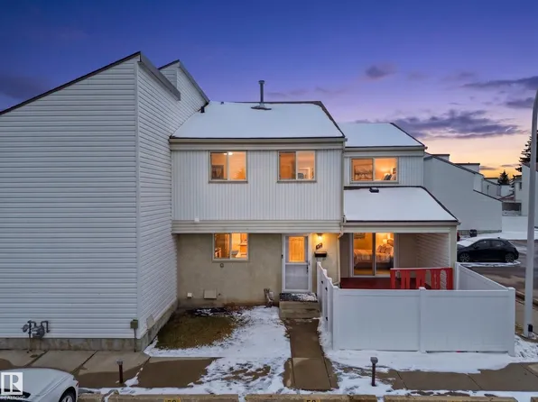 59 Woodvale Vlg NW, Edmonton, AB T6L 1W4