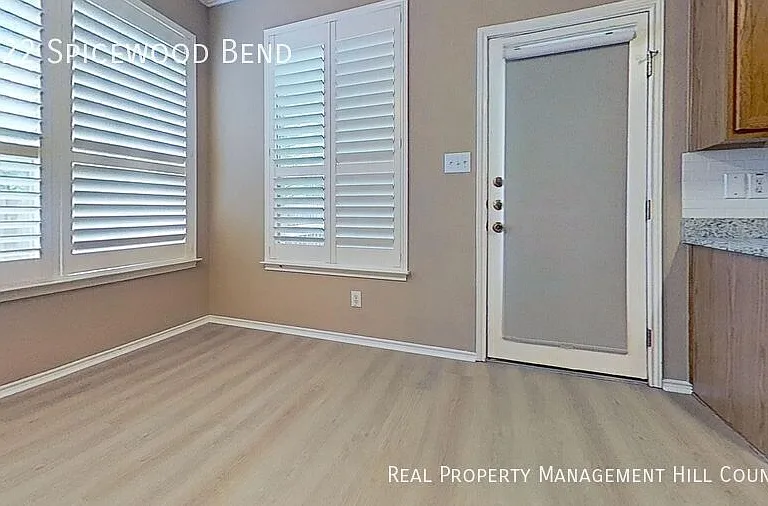 8522 Spicewood Bnd — Photo 9