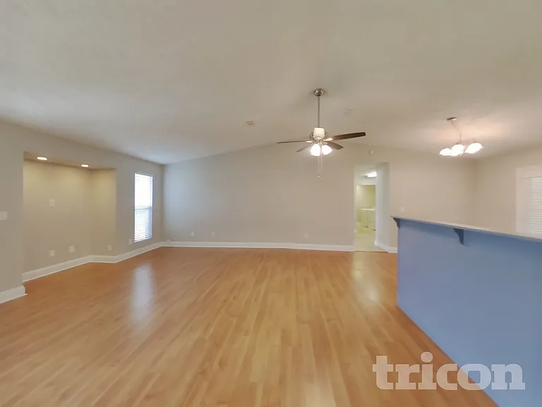 554 Peregrine Ct — Photo 4
