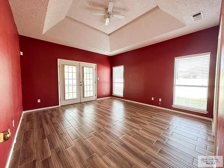 3453 Burgundy Dr — Photo 10