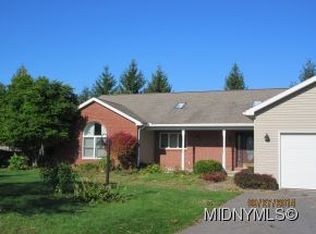 24 Morgan Ln, New Hartford, NY 13413