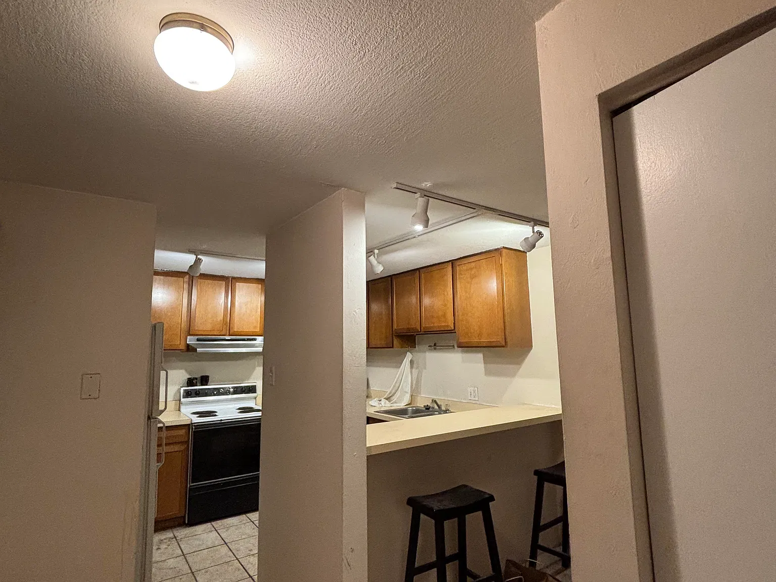 2 bed, 1.5 bath, 1056 sqft, $1,495 — Photo 3