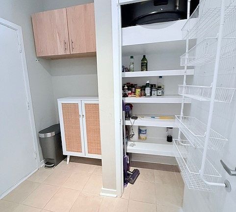 4th image of 2125 Southend Dr